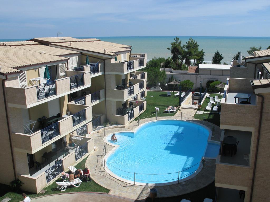 Green Bay Village Пинето Екстериор снимка