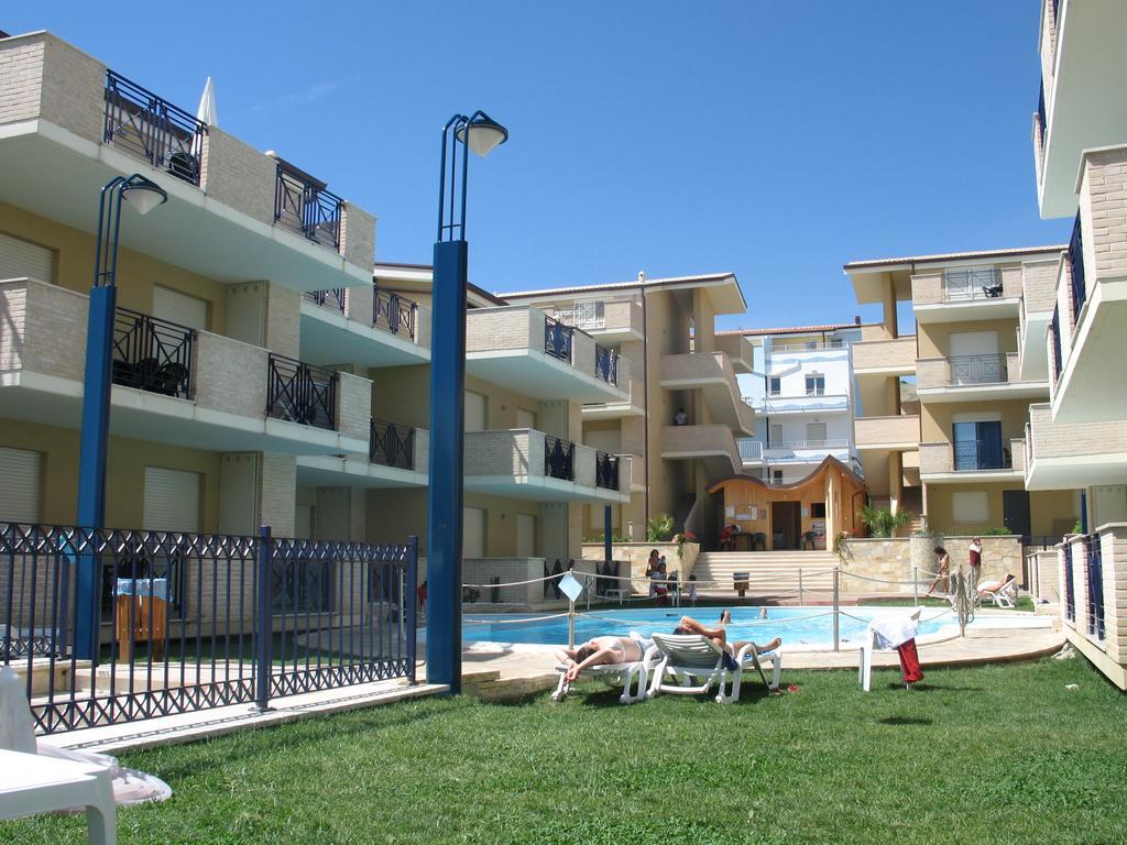 Green Bay Village Пинето Екстериор снимка
