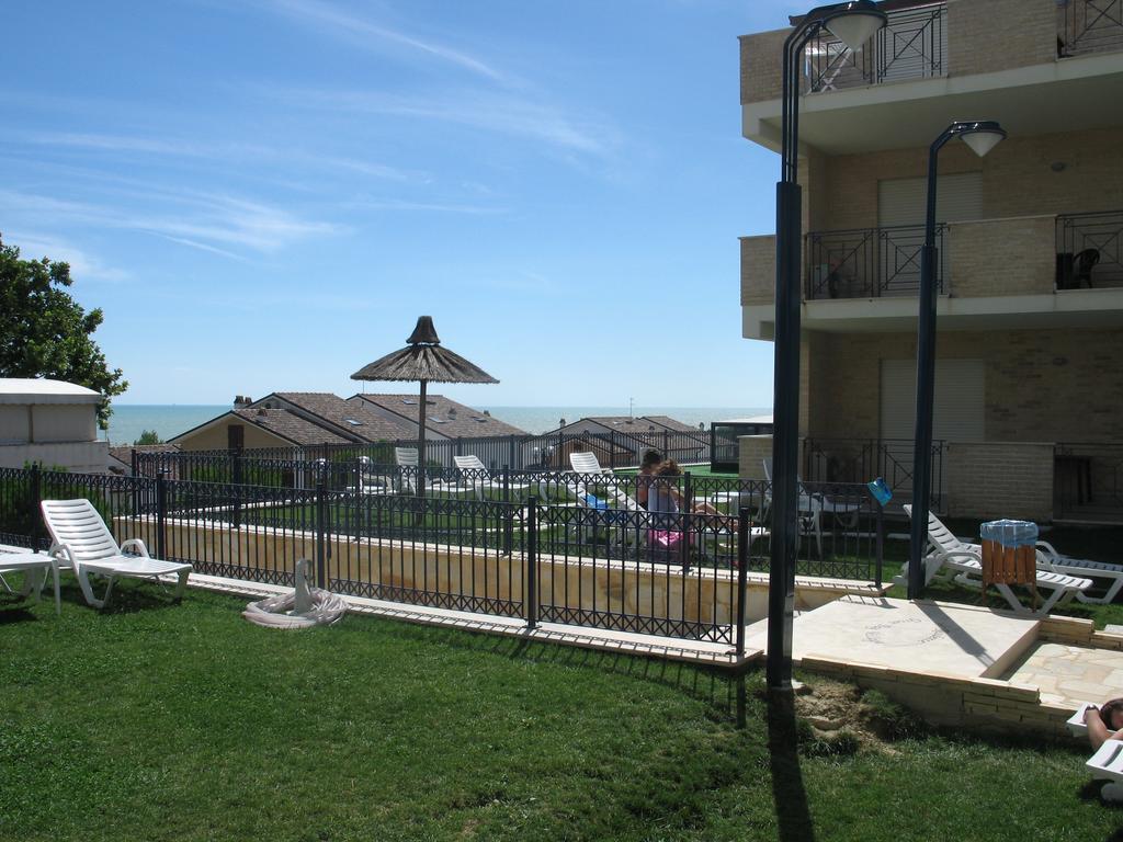 Green Bay Village Пинето Екстериор снимка